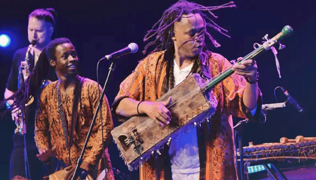 La magie de la musique « Gnawi » séduit le public autrichien Said Tichiti, fondateur du groupe Tariqa et auteur de l'album «Gnawa : Carpathia touch»