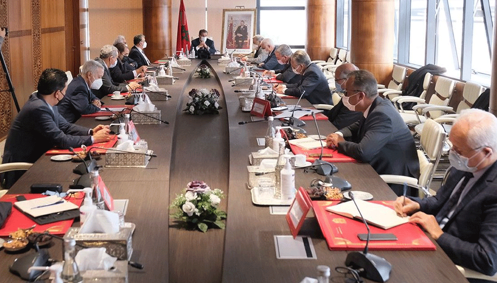 Réouverture des frontières: Les décisions du gouvernement font l’unanimité chez les chefs des partis politiques Le chef du gouvernement Aziz Akhannouch et les chefs de partis représentés au Parlement, ce lundi à Rabat
