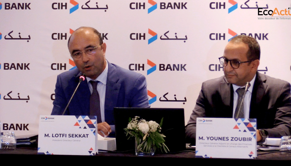 Les résultats semestriels de CIH Bank confirment la bonne dynamique commerciale Lotfi Sekkat, PDG de CIH Bank, accompagné de Younes Zoubir directeur général adjoint en charge des Finances, services à la clientèle et canaux alternatifs de CIH Bank.