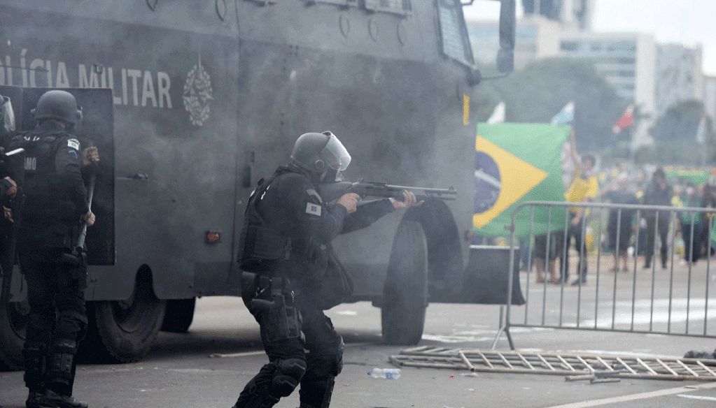 Au Brésil, les lieux de pouvoir désormais sous contrôle après l’assaut des pro-Bolsonaro Au Brésil, les lieux de pouvoir désormais sous contrôle après l'assaut des pro-Bolsonaro